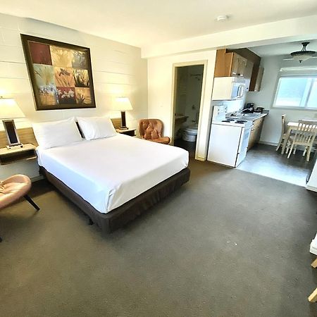Arbutus Grove Motel Parksville Ngoại thất bức ảnh